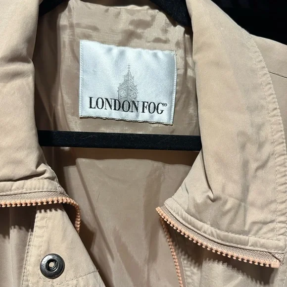 Vintage London Fog Women's Y2K Beige Trench Coat - Picture 2 of 7